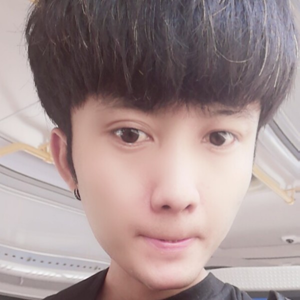 忧郁浅吻秋月的照片
