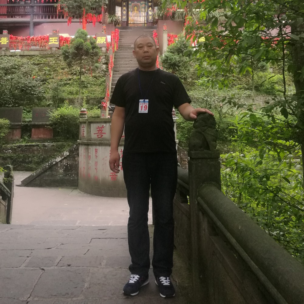 辛勤山岚的照片