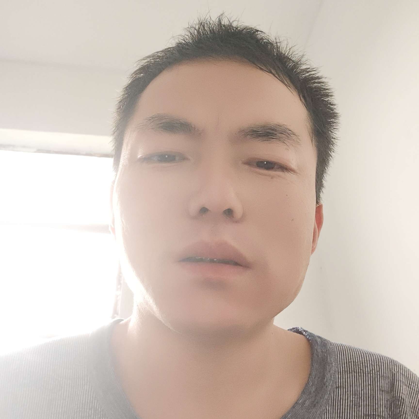 水影迎痴情的照片