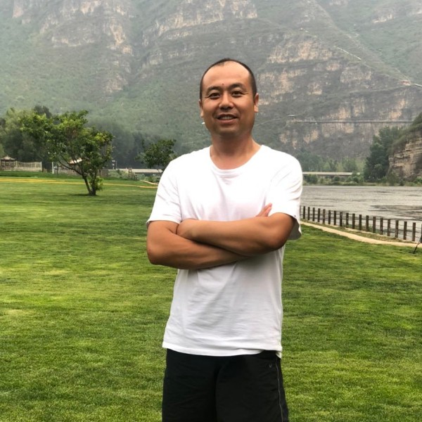 轻飞得意的照片