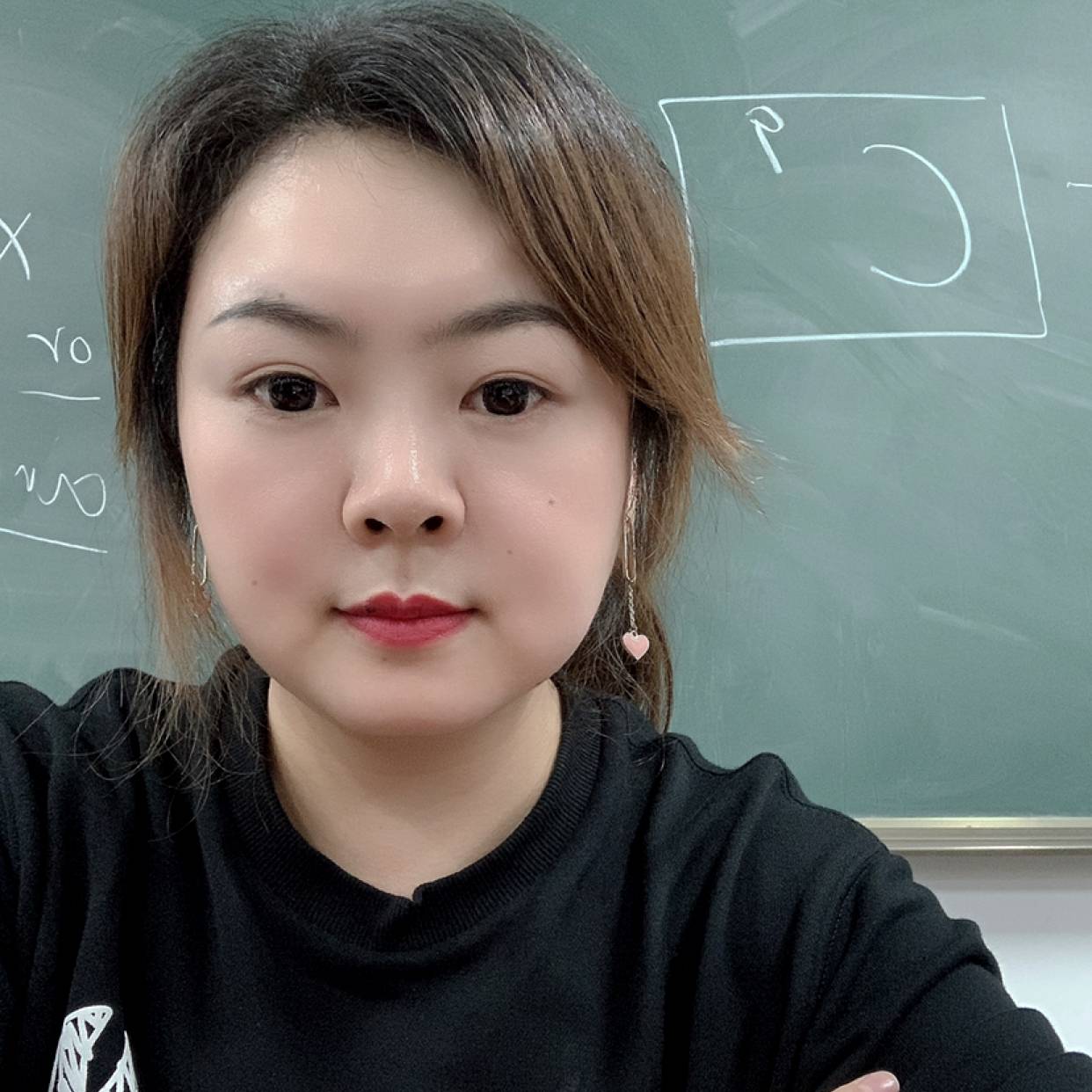 端庄苦恋金鱼的照片