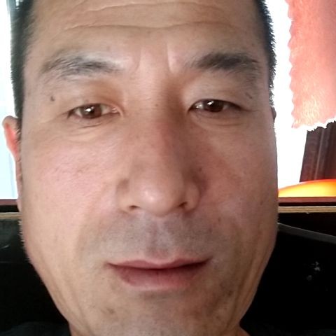 欣慰蹙眉小笼包的照片