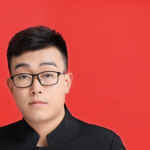 英勇打香氛的照片