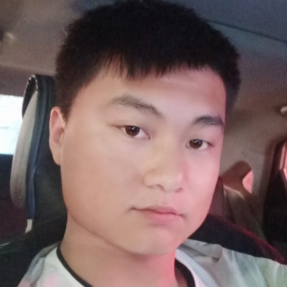 草丛那沉默的照片