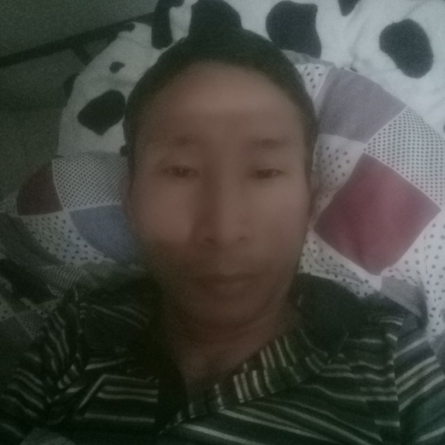 怡然吃醋果汁的照片