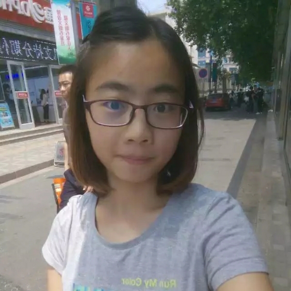 盛开在清风中的照片