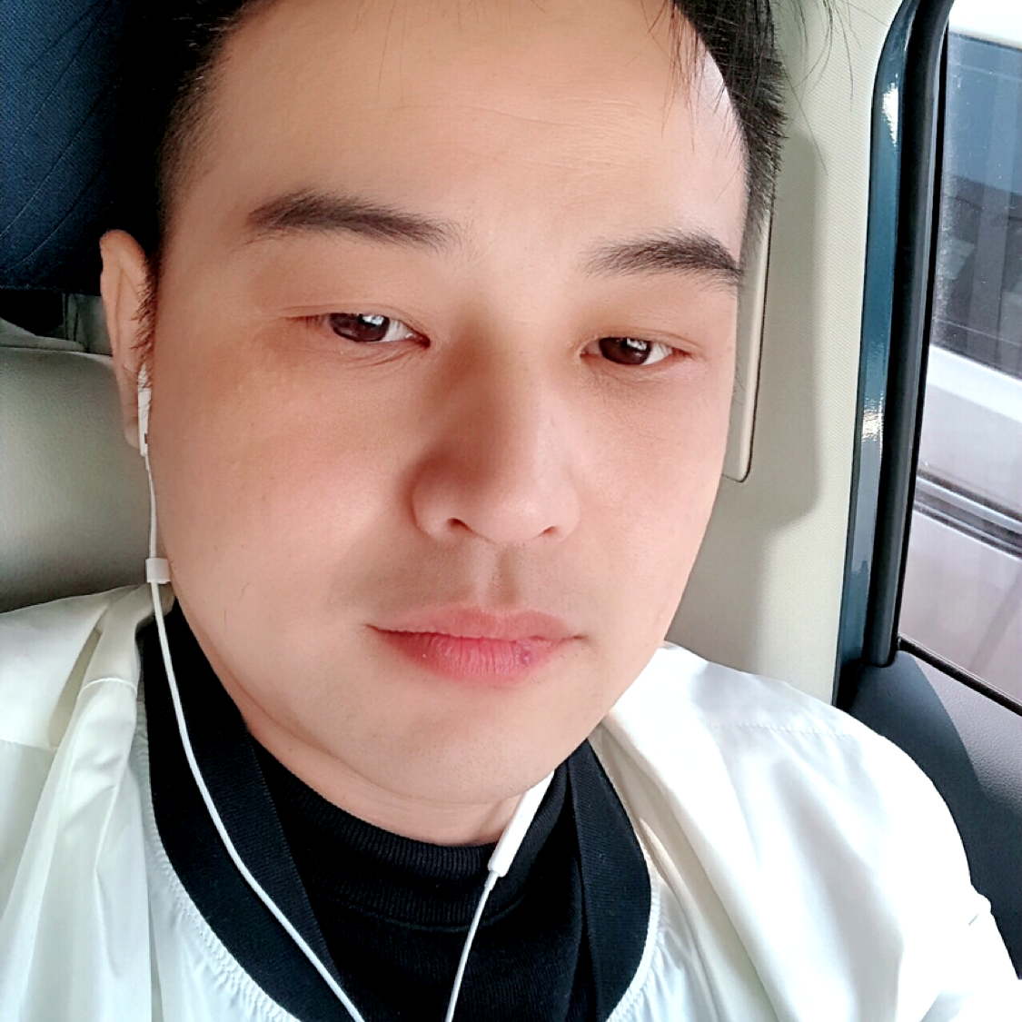 咯吱咯吱的照片
