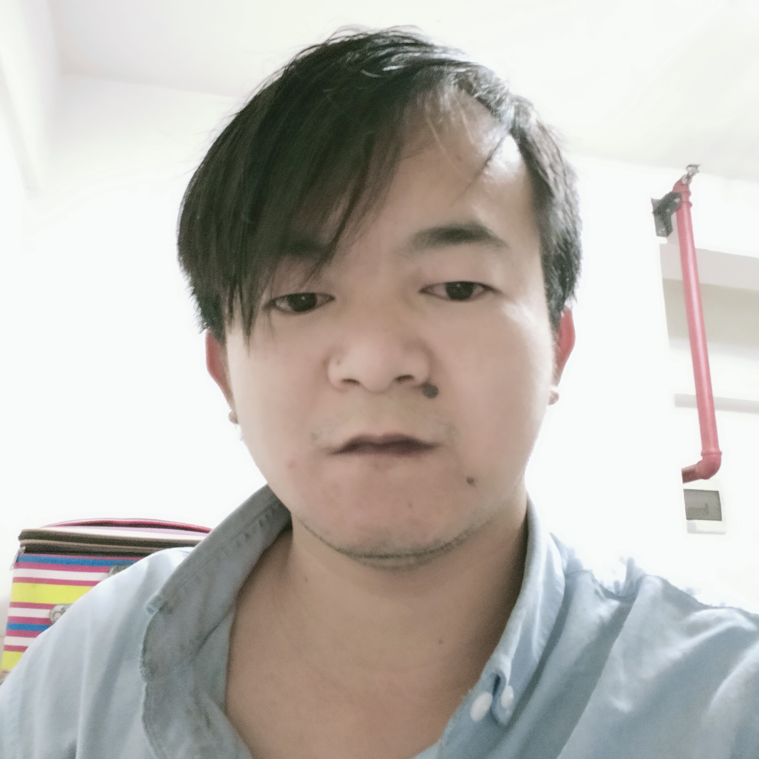 篮球拿彼年的照片
