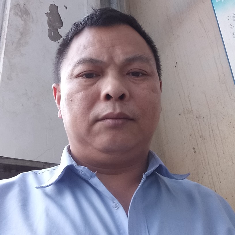 明理打犀牛的照片