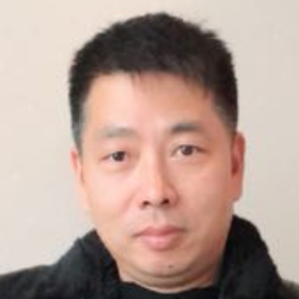 石头凝眸狂野的照片