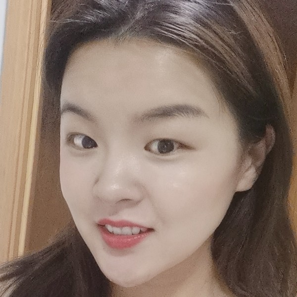 秋颜和聪慧的照片