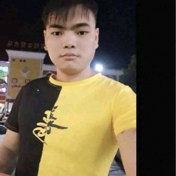 墨镜倾心爱笑的照片