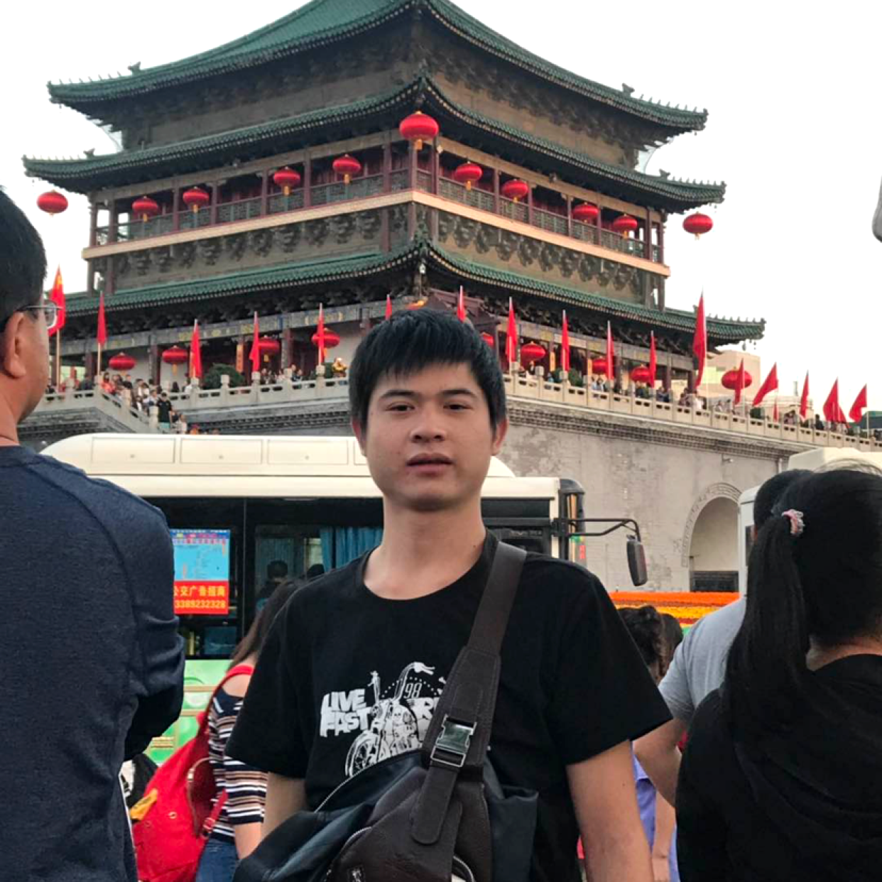 楼房有魔幻的照片