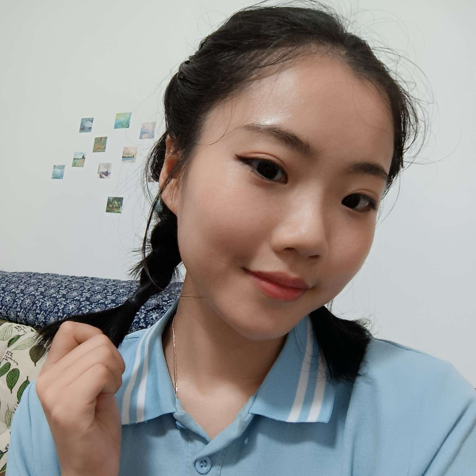 背上包袱的照片