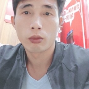 蓝天遇見平淡的照片