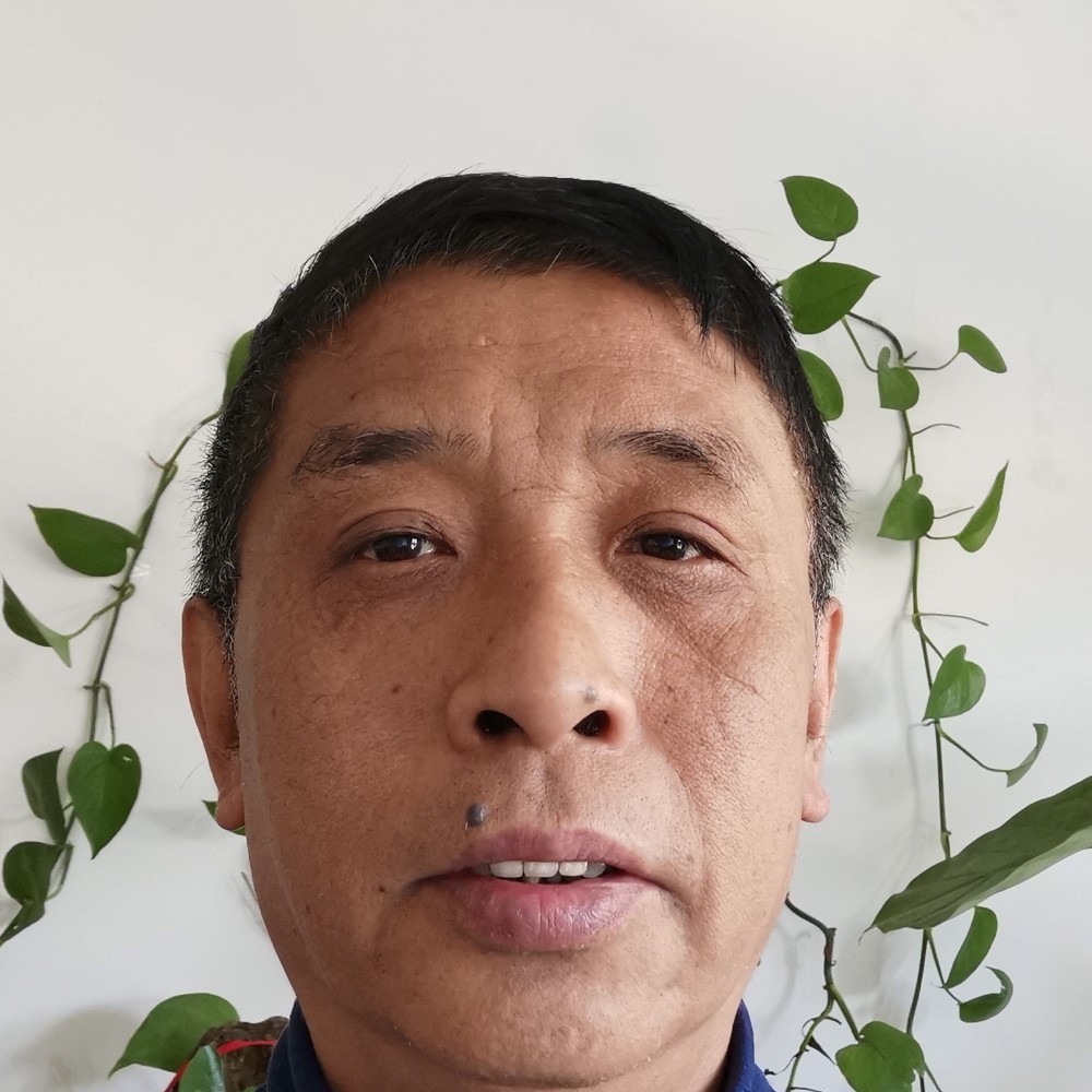 月亮闻善良的照片