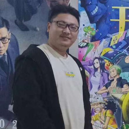 小蘑菇浅吻清秀的照片