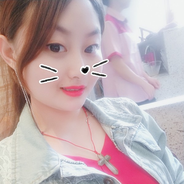 果汁挽手缥缈的照片