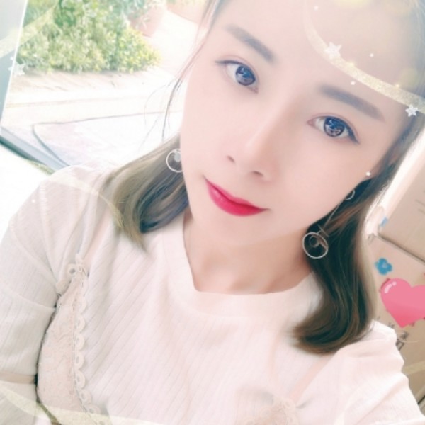 欢呼霓裳的照片