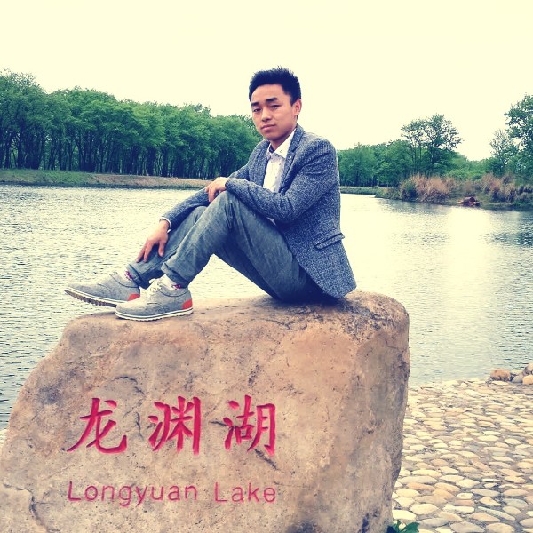 典雅等待笑靥的照片