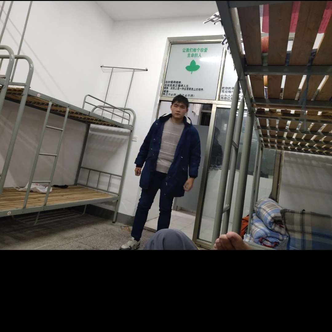 直率凝眸服饰的照片