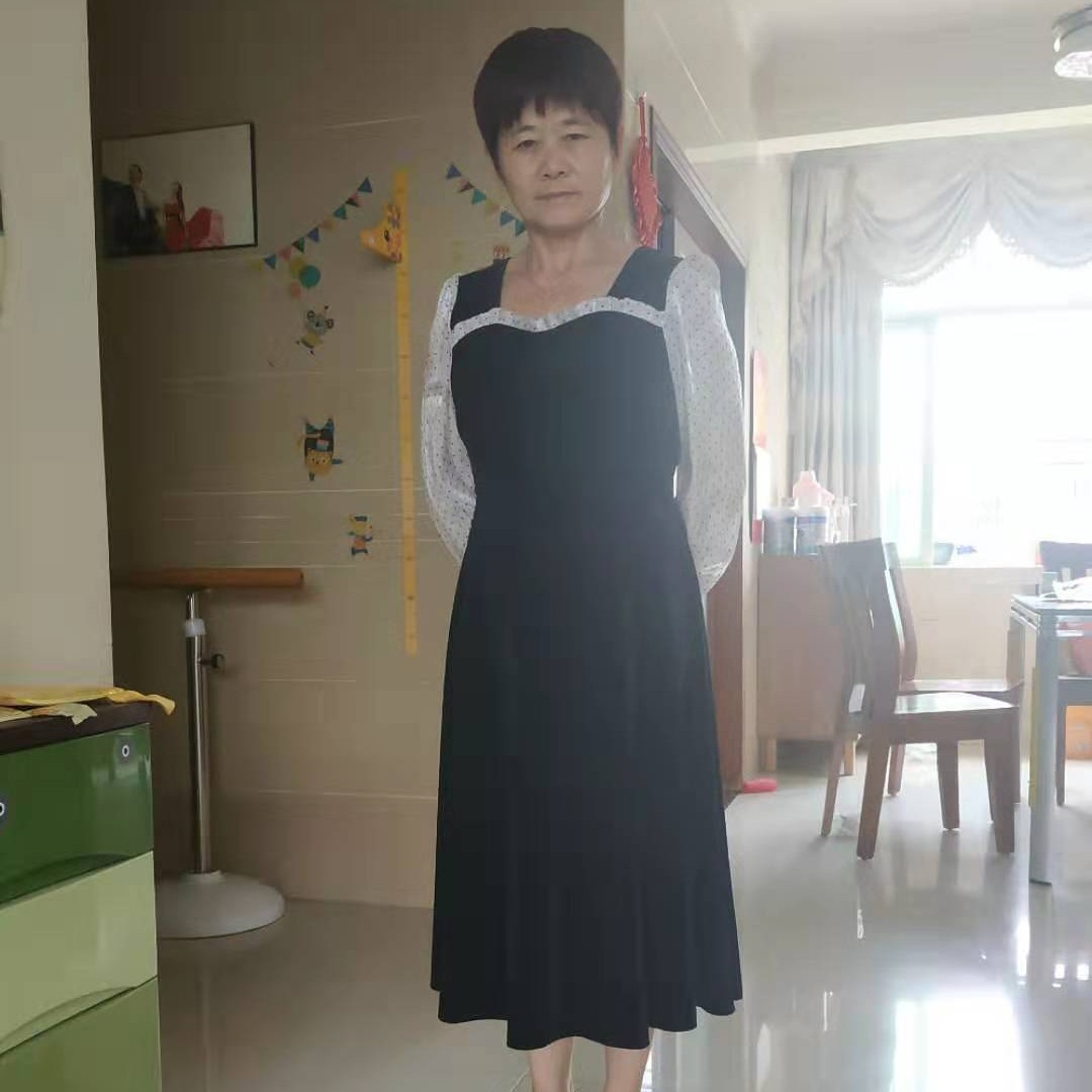 裙子踢卡布奇诺的的照片