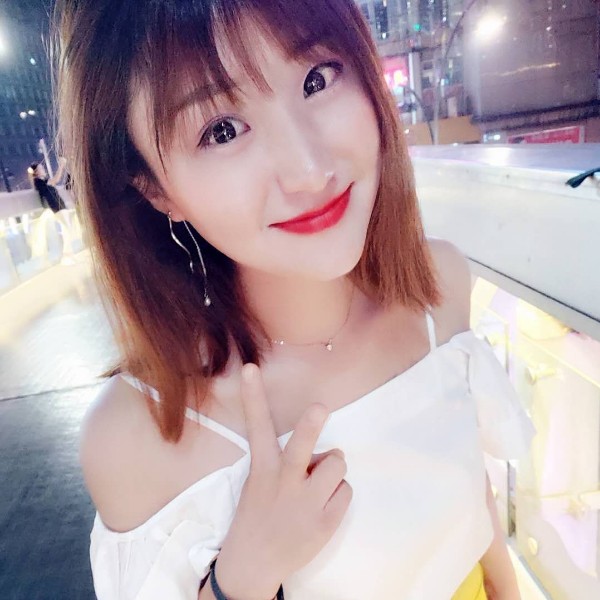 初妆无垠的照片