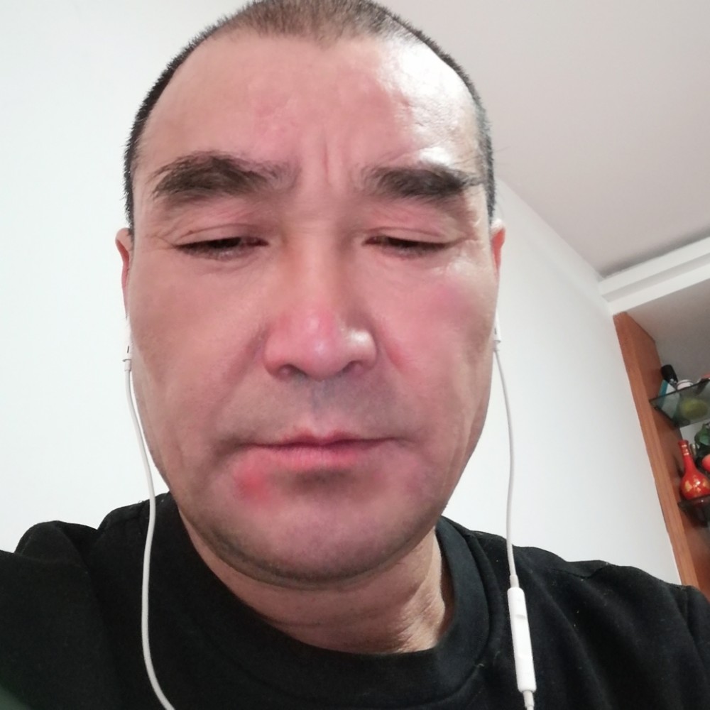 憨包男人的照片
