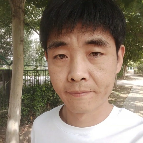 倒影。的照片