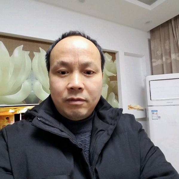 酸奶挽手阔达的照片