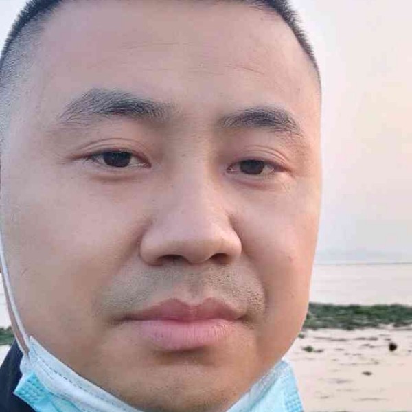 巨人方谦让的照片