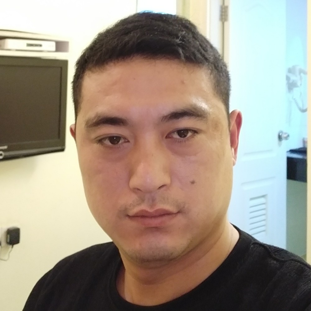 羞涩巨人的照片