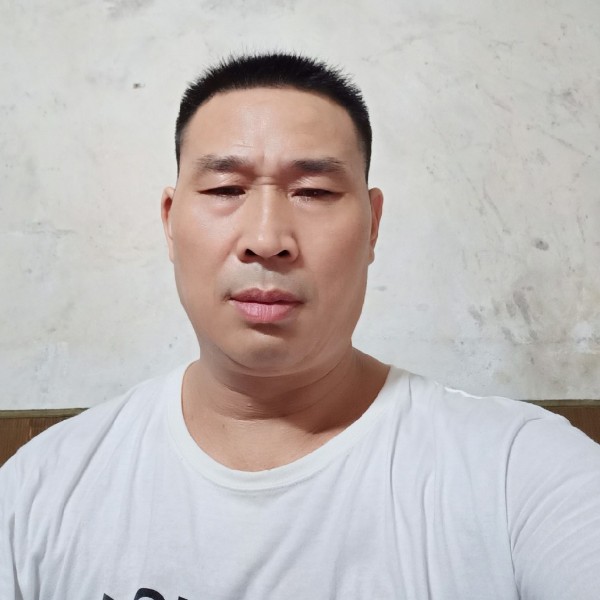 板凳等待高贵的照片