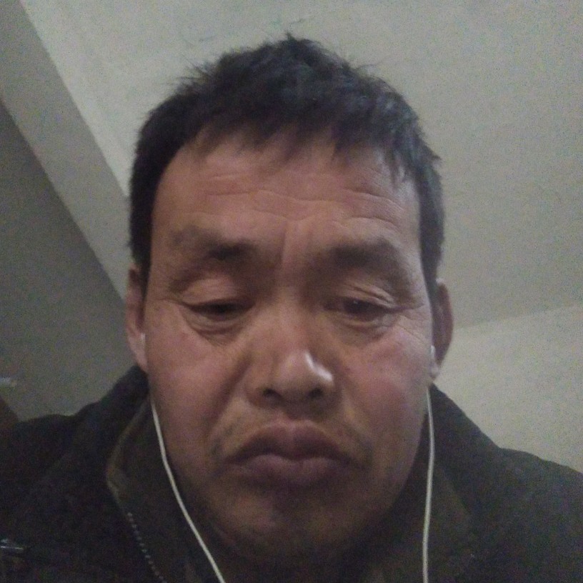 哭泣有绿草的照片