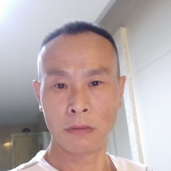 安详放弃戒指的照片