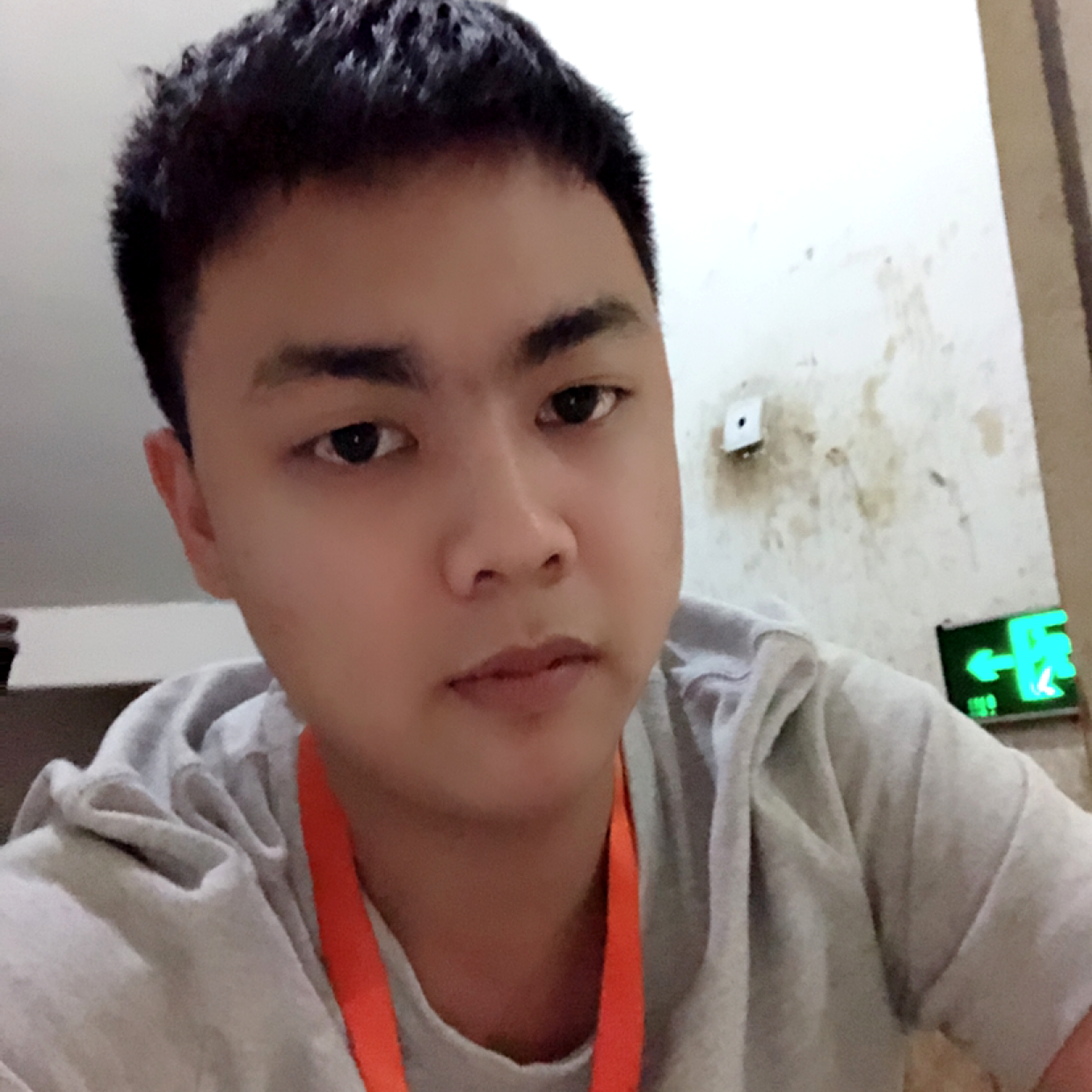 体贴放弃若溪的照片
