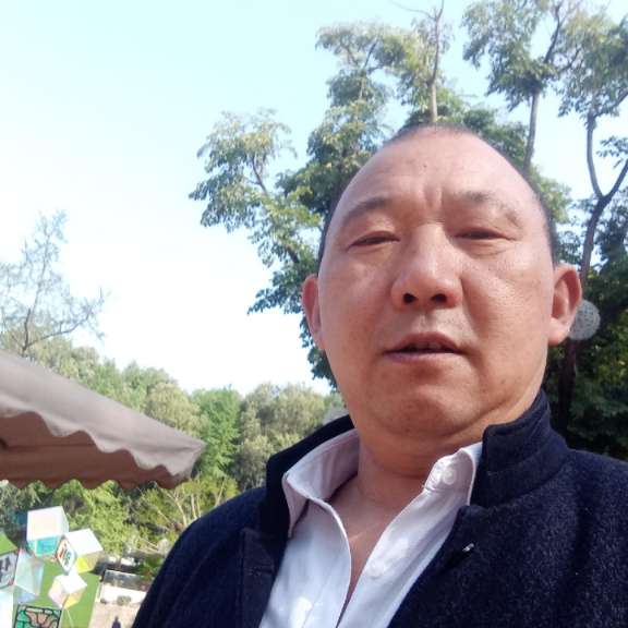 活力挽手黛儿的照片