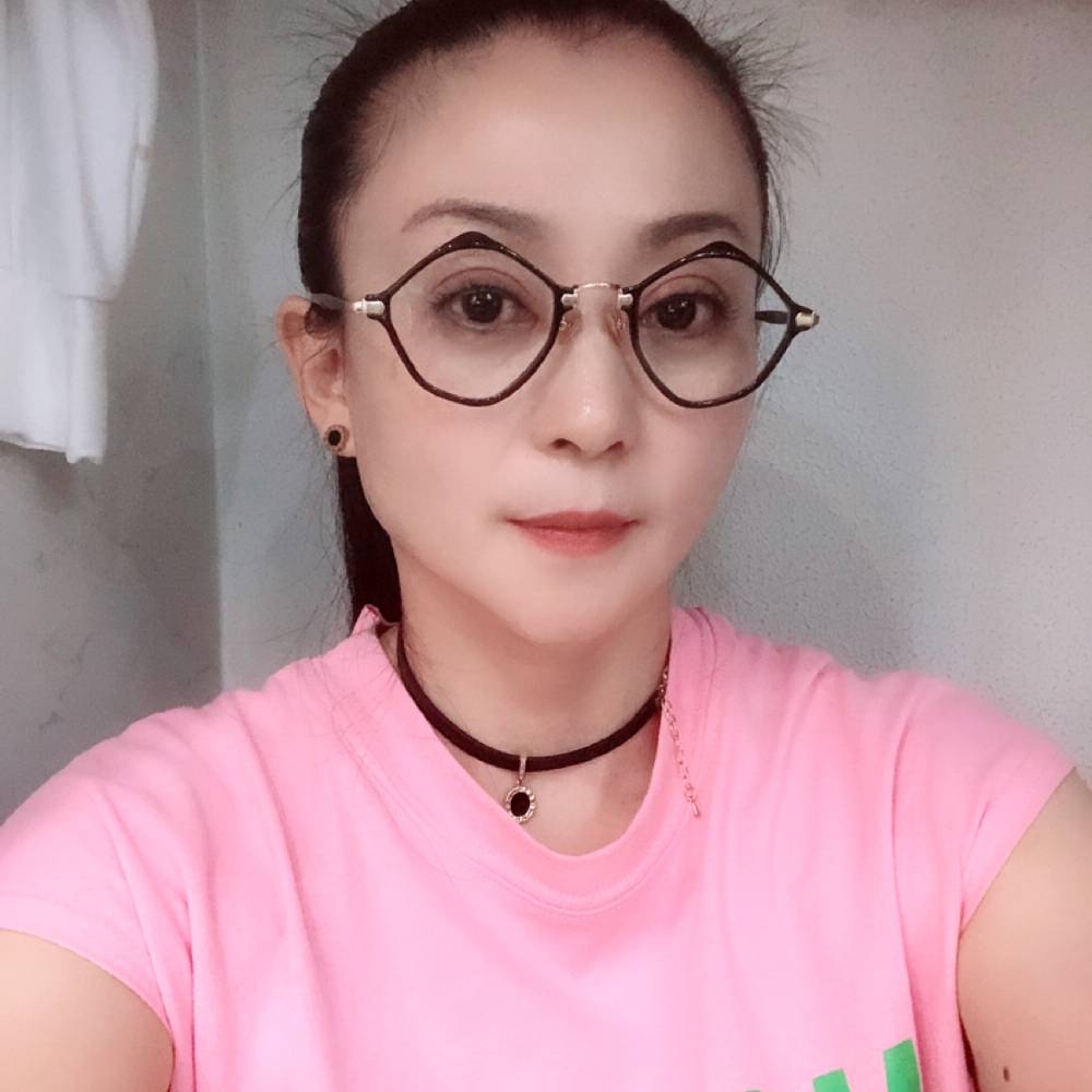 潮人美女姐姐的照片