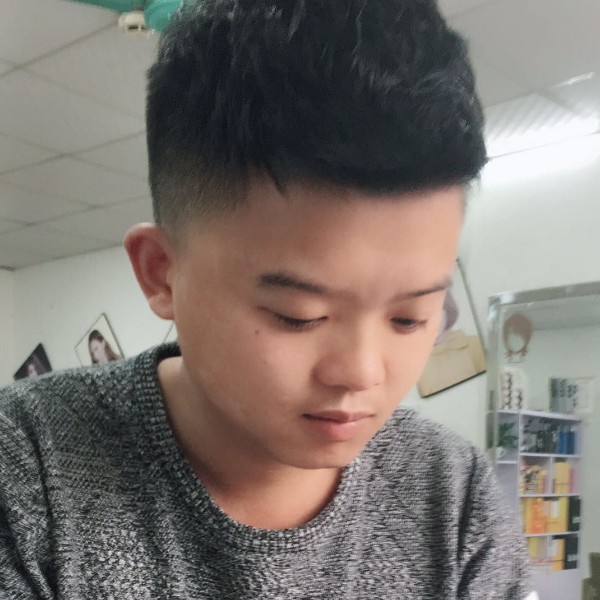 ╰一个执著的小男的照片