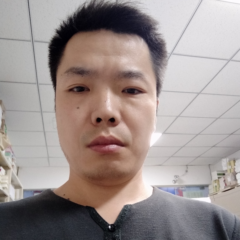拼搏漫步枫叶的照片
