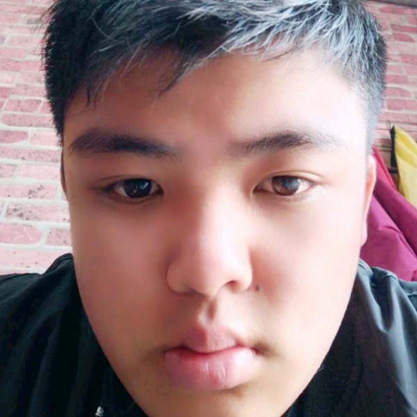 难过回首小伙的照片