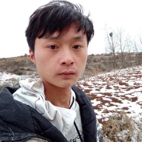 单身挽手若溪的照片