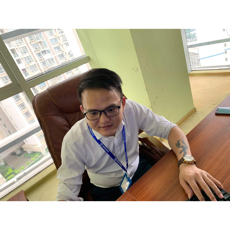 牵你的手的温馨的照片