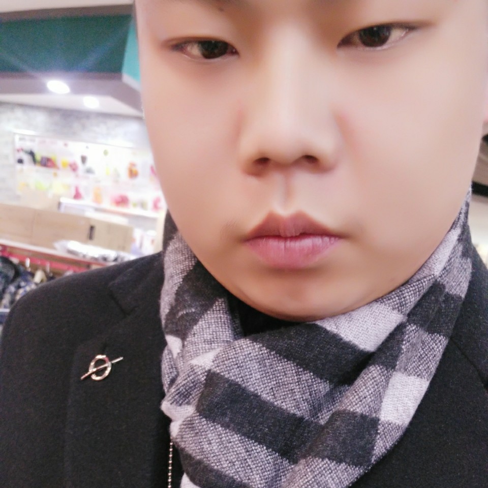 体贴小伙的照片