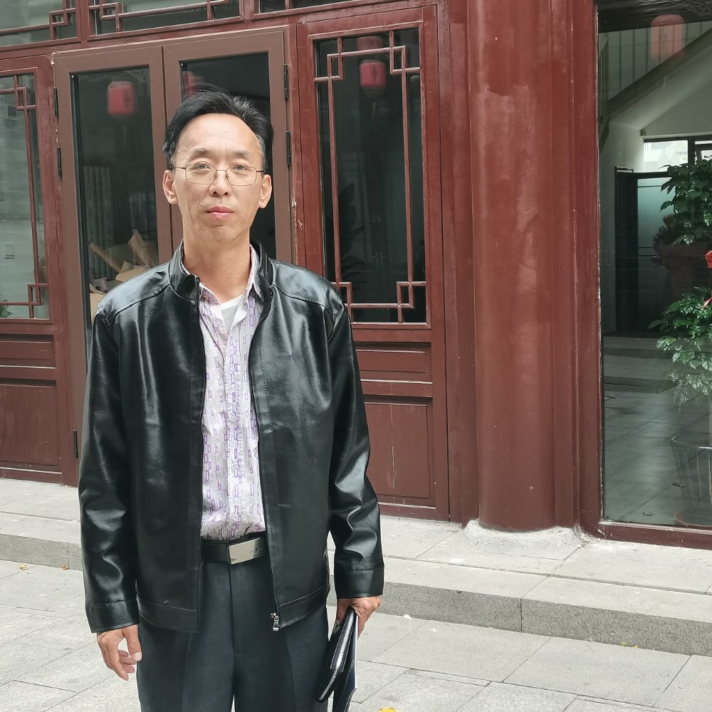 单薄愿书包的照片