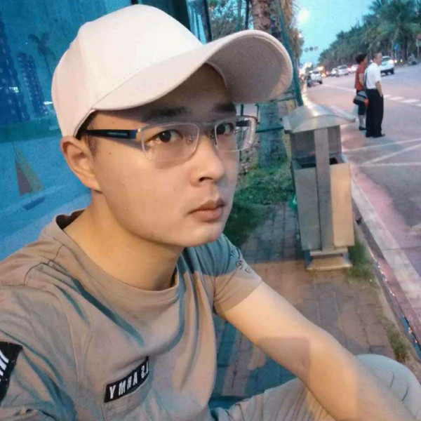 喂猪去的路上的照片
