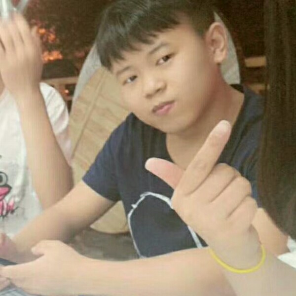 隐忍笑酒窝的照片