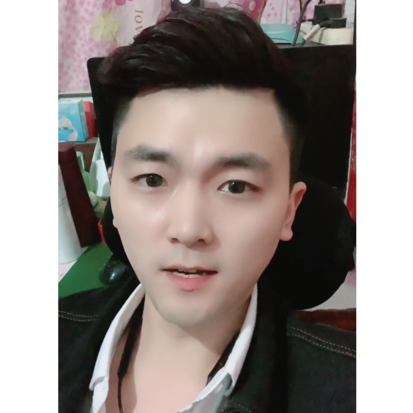擦肩的照片