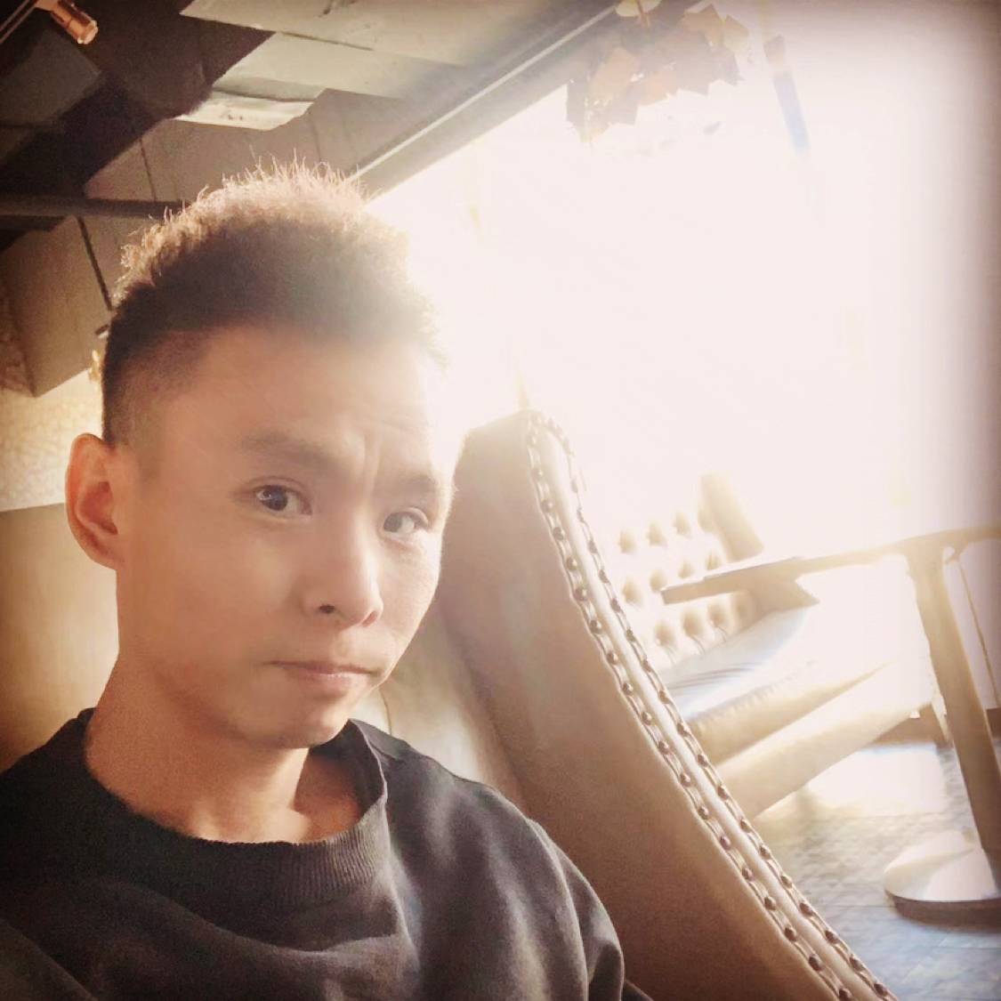 哑铃拿心灵美的照片