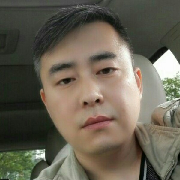专注背包的照片